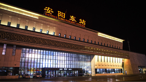 安阳东站高铁灯箱广告