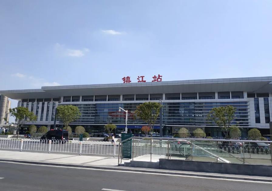 镇江站高铁灯箱广告