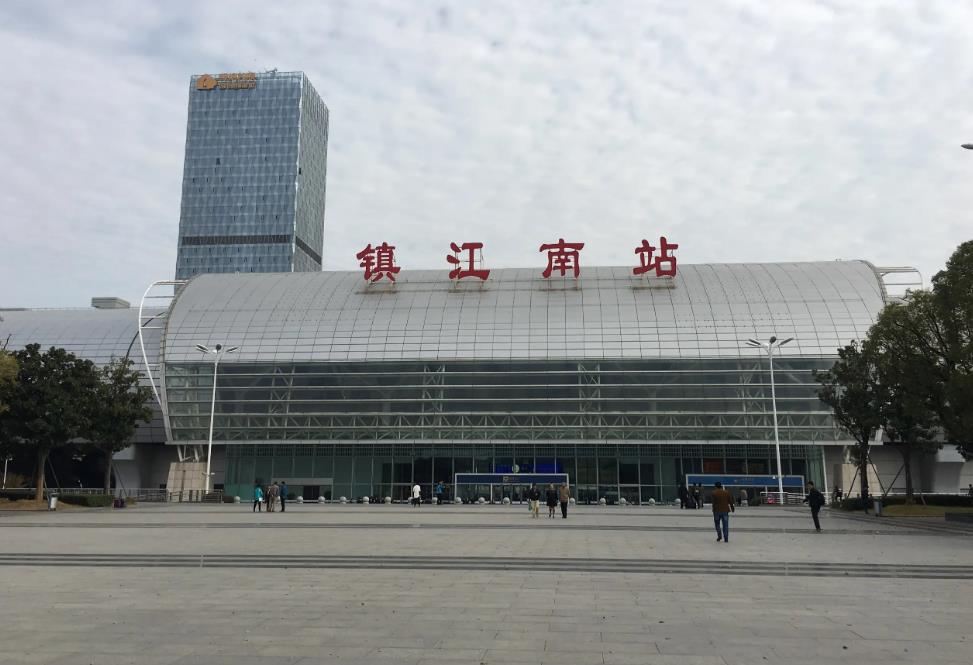 镇江南站高铁灯箱广告
