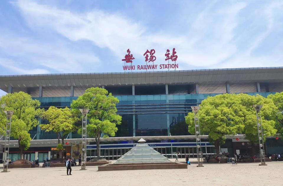 无锡站高铁灯箱广告