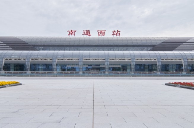 南通西高铁站led屏广告